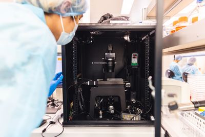 Zaber microscope in an incubator