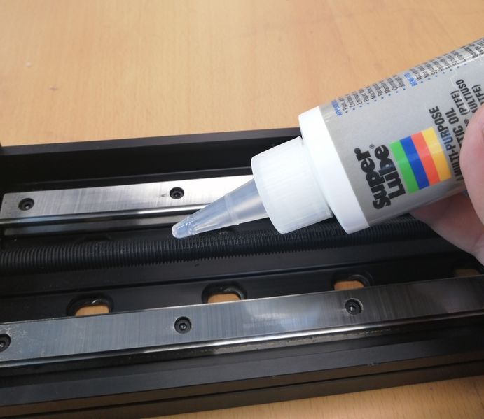 File:LRQ-T3 leadscrew lubrication1.jpg